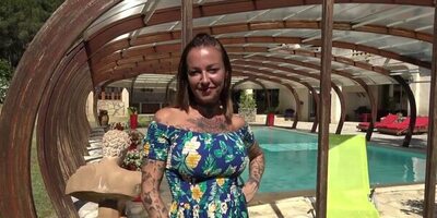 Bimbo with big boobs at the pool