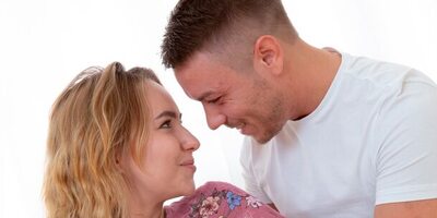 Courtesan fully enjoys cock