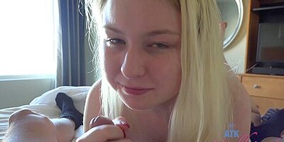 02 - 4k With Sophie Sativa