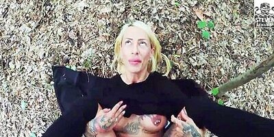 Harleenvan Hynten Gets Sex In Public Dating