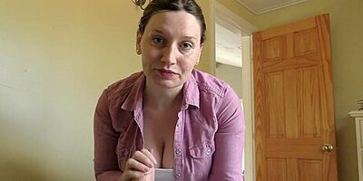 Stepmom Gets Enormous Cumshot Over Her Face