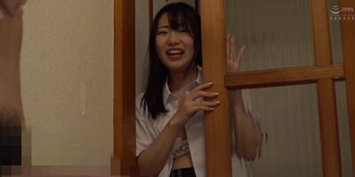 身内の巨根に発情して激濡れ＆生ハメしちゃう美少女