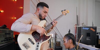 Hot ebony Asteria Diamond has sex with a rock star