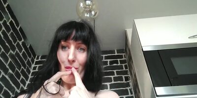 I Masturbate And Splash Pours On The Table