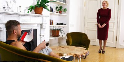 MATURE4K. Hunk searches for mature maid