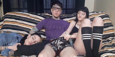 Viendo Sex Education Y Mi Amiga Me Despierta Chupando Pija Ft Mei Pang - John Lemon