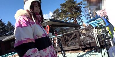 雪山ギャルを見つけてさっそく即ハメ激エロセックスで何度も絶頂