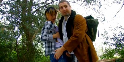 Pierced Milf sucks voyeur stranger in fotoshooting