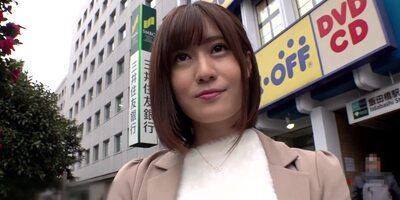 溜まった潮を大噴射しちゃうおしとやか美人奥様ｗ