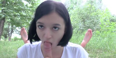 She Made Blowjob In The Park And Got Cum On Her Face