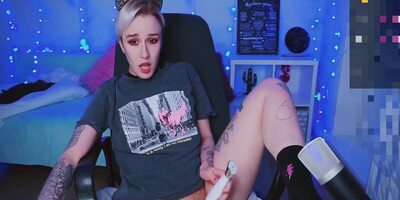 Short Hair Cam Slut Sucks Dildo
