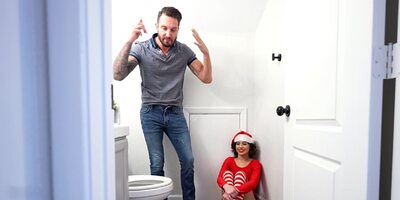 New Year's elf Aria Valencia had sex with a fucker