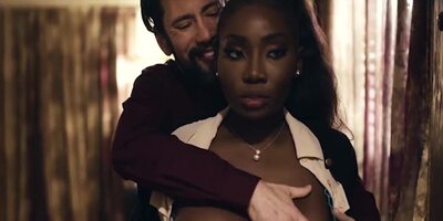 Sex is the only way for estate agent to close deal