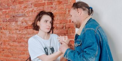 Lucky repairman gets a blowjob