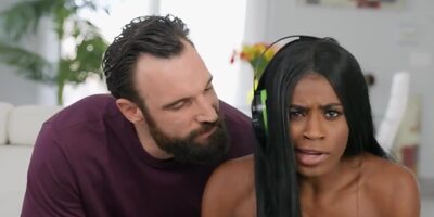 Gamers Nicole Kitt and Cali Caliente make it with Alex Legend