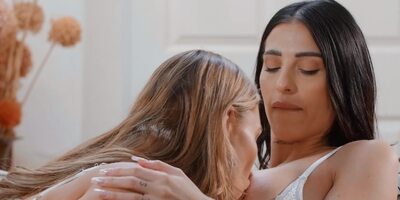 Sexy Azul Hermosa enjoys her girlfriend Aidra Fox's pussy