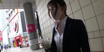 スーツが似合う働くお姉さんを連れ込んで生ハメSEXに持込むｗ