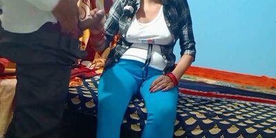 Desi girlfriend ko bedroom me bula kar choda