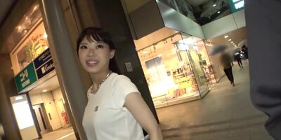 飲み屋でアルバイトしている美少女看板店員を口説いてホテイン成功即セックス