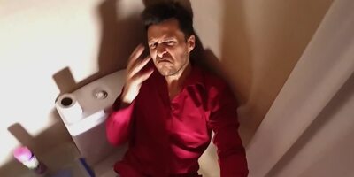 Tricky fellow films selfie video while having sex with skinny GF