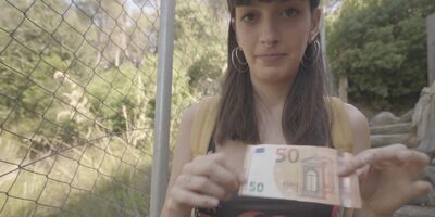 Amateur bimbo Caomei gives up her pussy for some cash