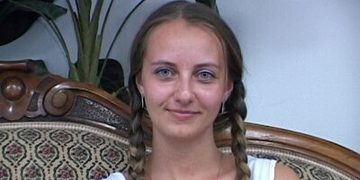 First time naked in front of the camera and the pussy is already smacking