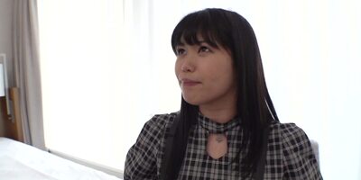 驚異的な潮吹きで全力絶頂しちゃう黒髪清楚の美少女さんｗ