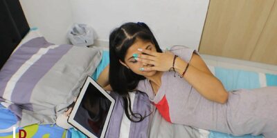 by mistake I took the wrong pill and my stepsister helps me with the effect - porn in Spanish