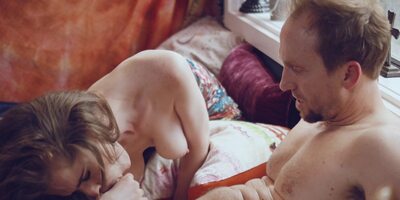 Insatiable Penny Brooks rides a stud and gets a creampie