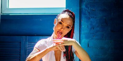 Midju Show Messes Up The Sheets With A Special Dick