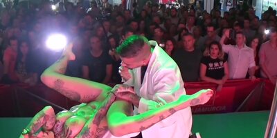 Victor Bloom And Yemaya Gonzalez - Masaje Y Publico De Y Sus Grandes Tetas