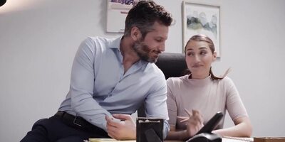 Hot secretary loses control and sucks boss' dick