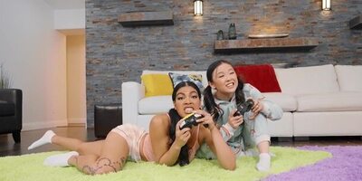 Gamer Girlfriend Gets Sneaky