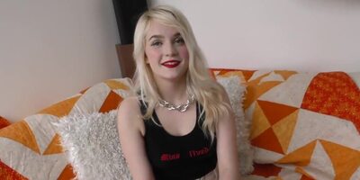 Young Insta blonde masturbating for the camera