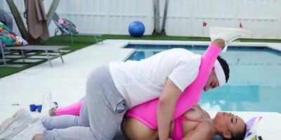 Curvy latina Carmela Clutch had sex with trainer