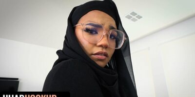 Hijab Hookup - Hot Muslim Teen With Hijab Twerks Her Huge Round Booty For Lucky Stud POV Style