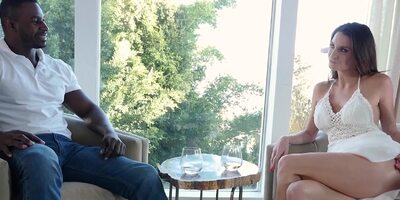 MILF slut Silvia Saige meets new neighbor