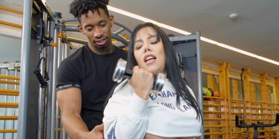 Curvy hot Latin Beauty gets bbc at gym
