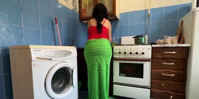 Big ass MILF turns him on when he wants to put a cock in her