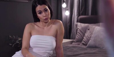 Hot MILF in stockings distracts hubby from work to fuck