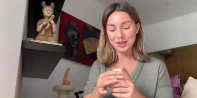 Adorable woman is suggesting a detailed explanation about gobbling muff in her fresh DIY vid