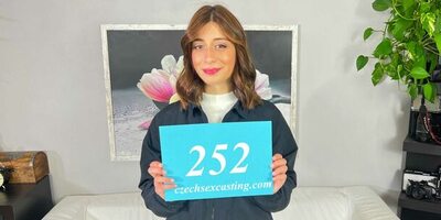 Italian model is getting horny