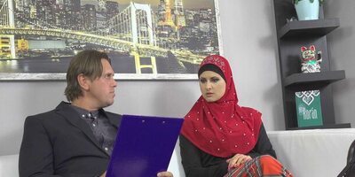 Lawyer settles for fine muslim pussy