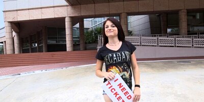 Groupie fucks for tickets on the bus