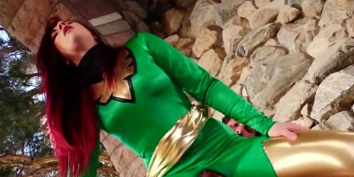 Slender charmer in green lures man to get banged so superheroly