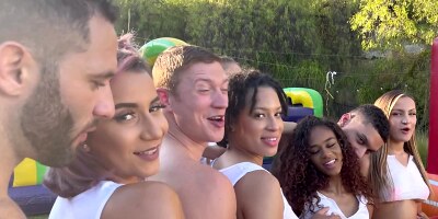 College folks have naughty fun at a sex mansion