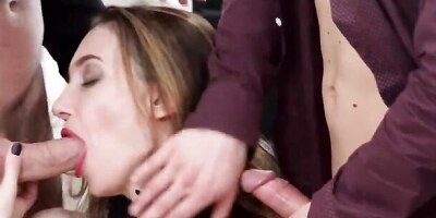 Hazel Dew can only be satisfied with two pricks at the same time