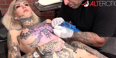 Behind the scenes with tattooed bombshell Amber Luke