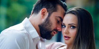 All-natural babe enjoys a romantic fuck with her boyfriend