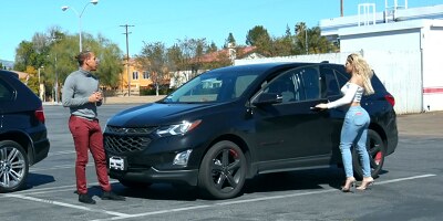 Blindfolded Abella Danger entices Ricky to a hot fuck